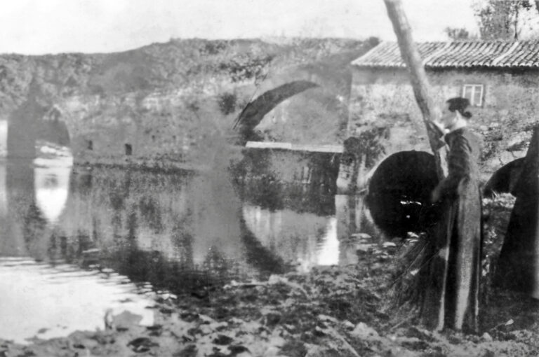 Molino de Solorgo, párroco Julio Porro. 1948. Foto cedida por Ramón Rueda